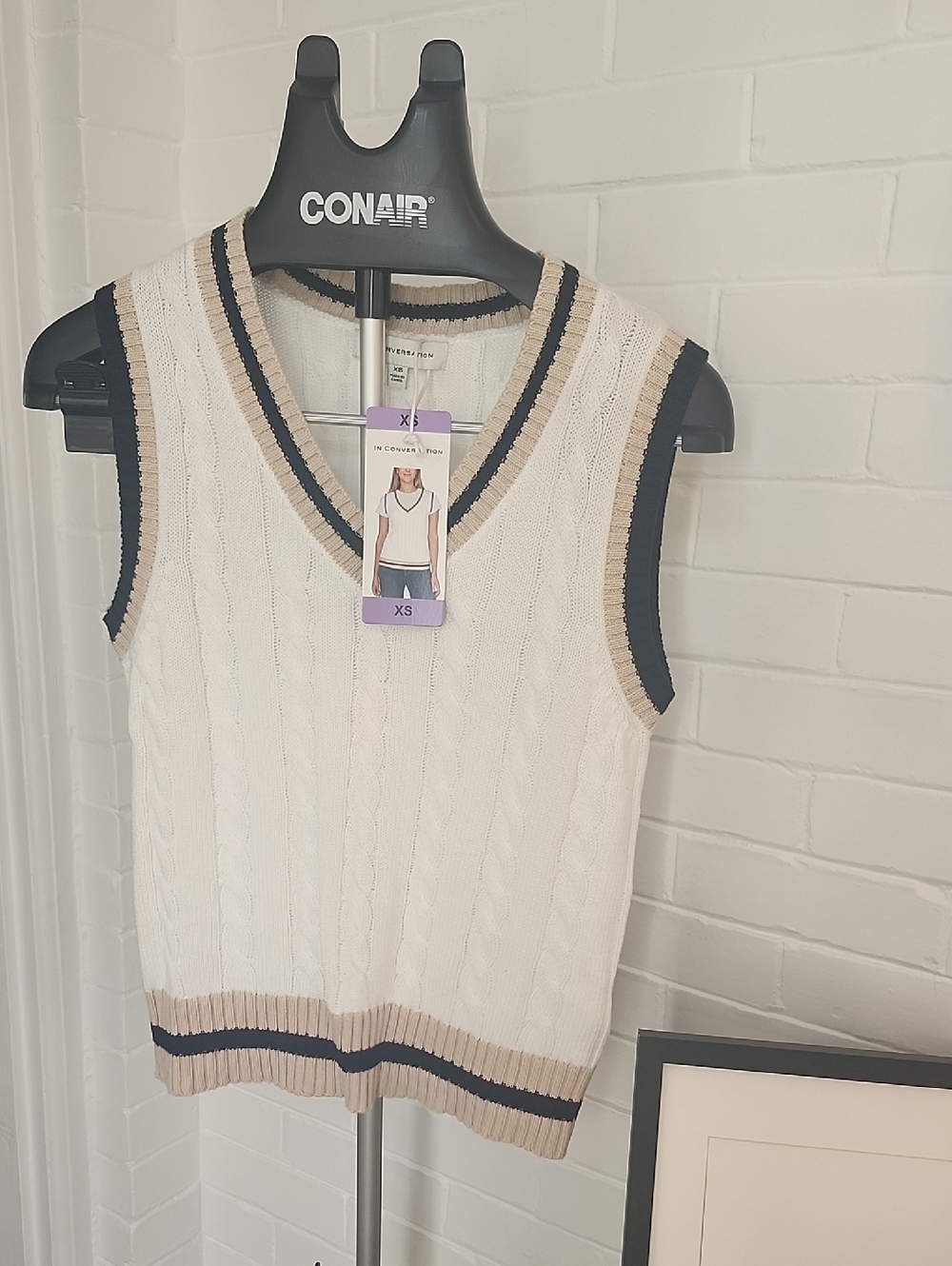 Cable Knit V-Neck Sweater Vest - Xs